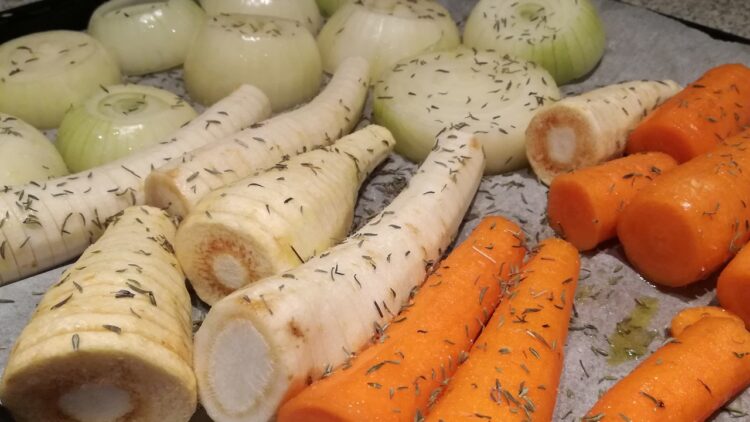 Hasselback rodfrugter klar til ovnen